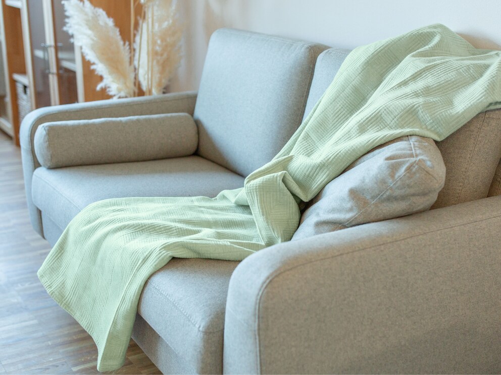 Zartes Hellgrün harmoniert perfekt mit vielen Sofa-Farben