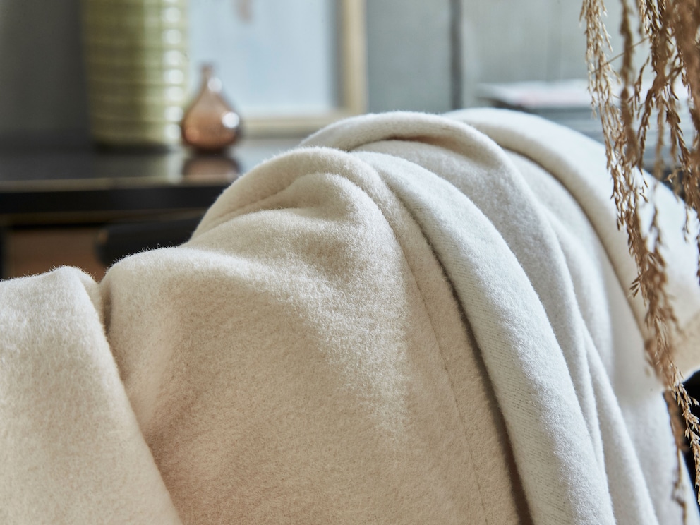 Couverture douillette en beige