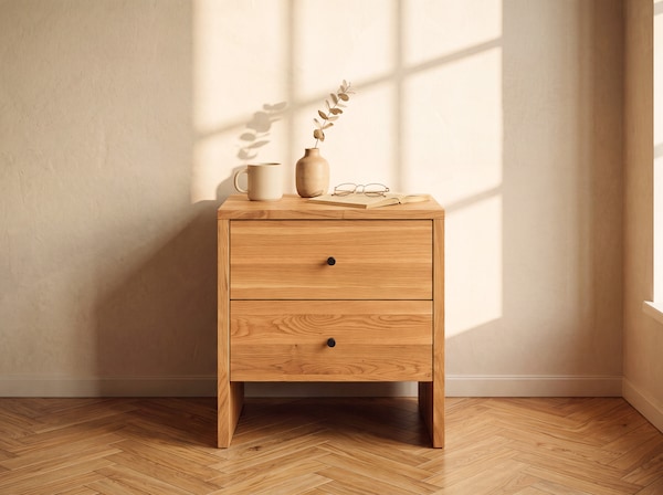 Praktische, kleine Kommode aus edler Wildeiche