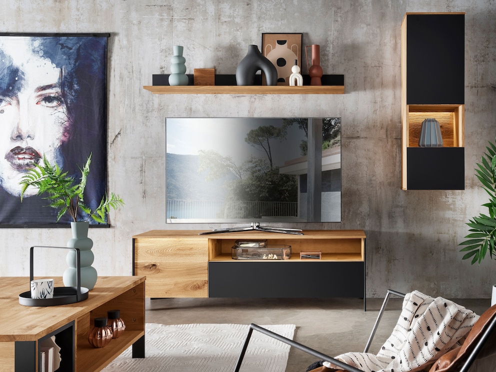 Moderne avec un flair urbain - Meuble-paroi Fira en chêne sauvage massif, ici variante 01