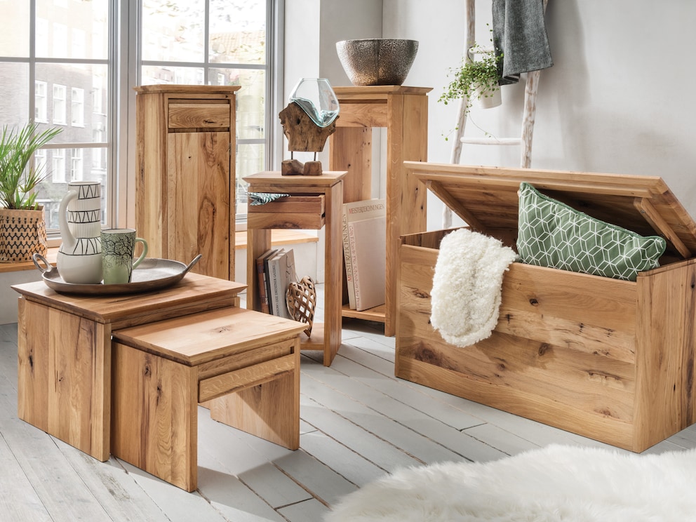 Table d'appoint Antigo en chêne sauvage pour votre espace de vie personnel.