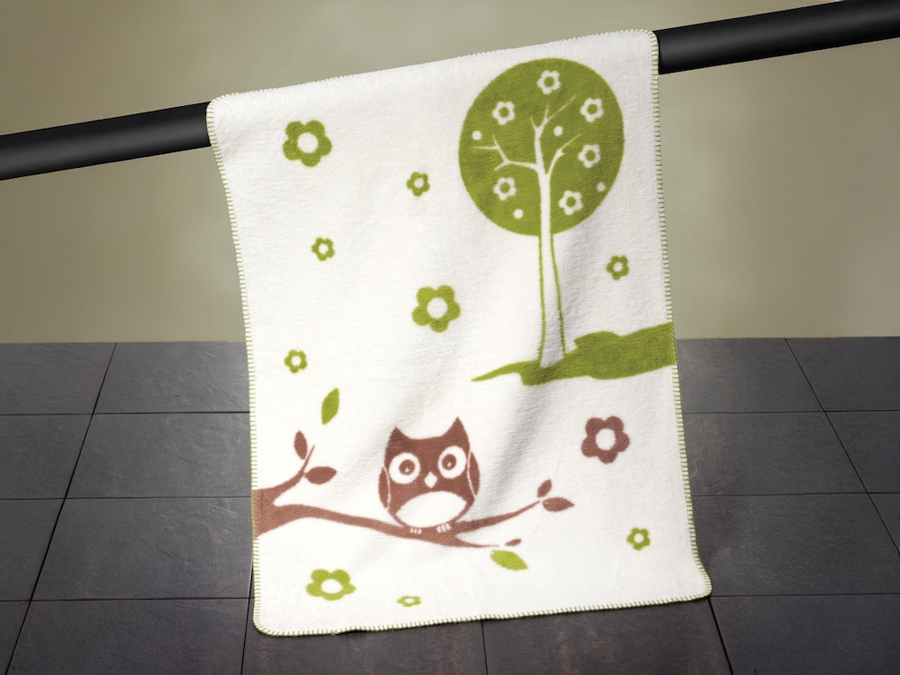 Couverture douillette avec ravissant motif forestier