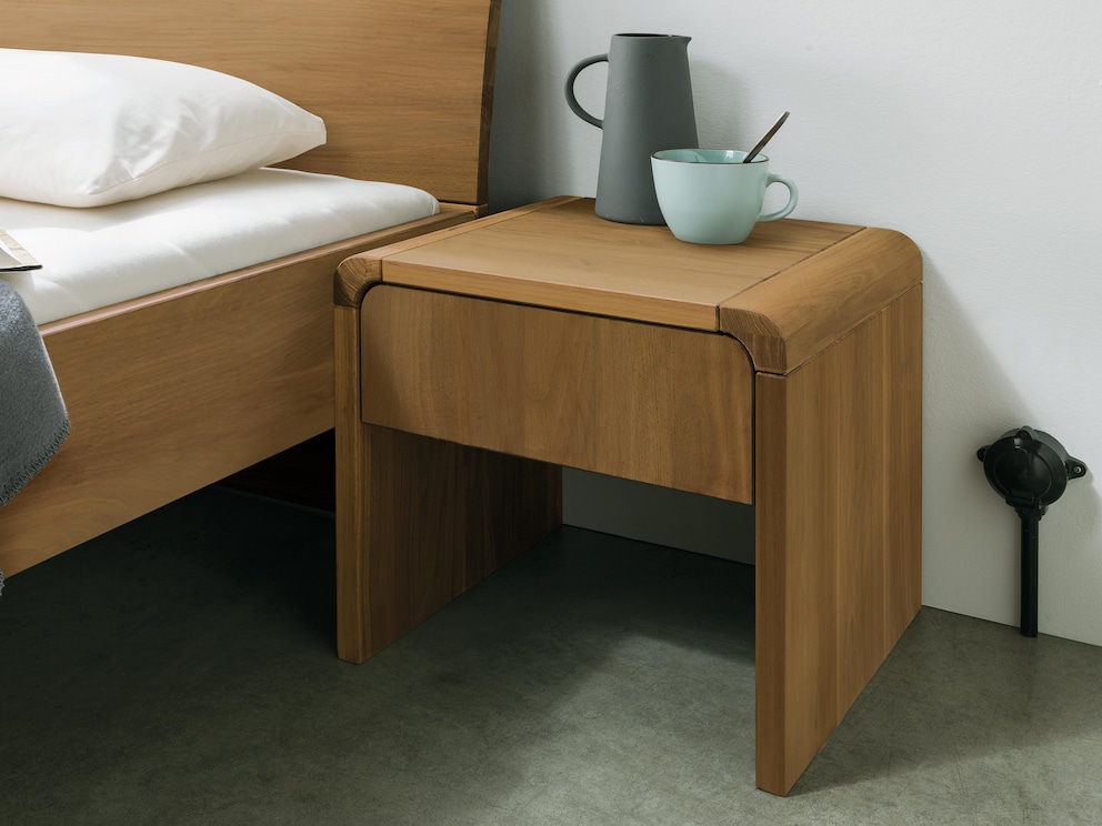 Veladora is een echte blikvanger - hier met lade - gemaakt van massief wild eikenhout