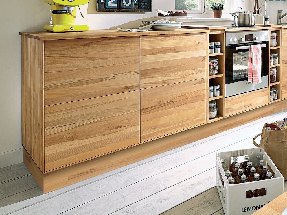 Massief houten sokkel en zijpaneel ronden uw Culinara perfect af