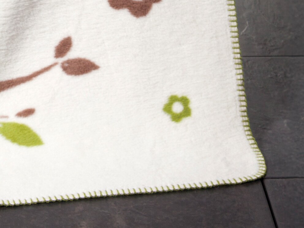 Avec bordure assortie à piqûre décorative