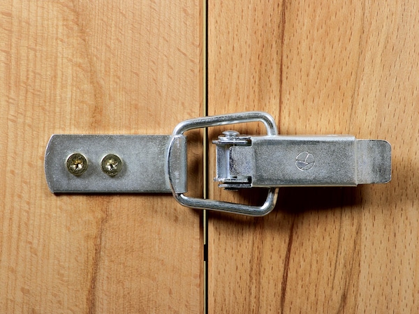 Het inlegpaneel voor Rondo tafel met verlengstuk creëert voldoende ruimte en kan gemakkelijk worden bevestigd