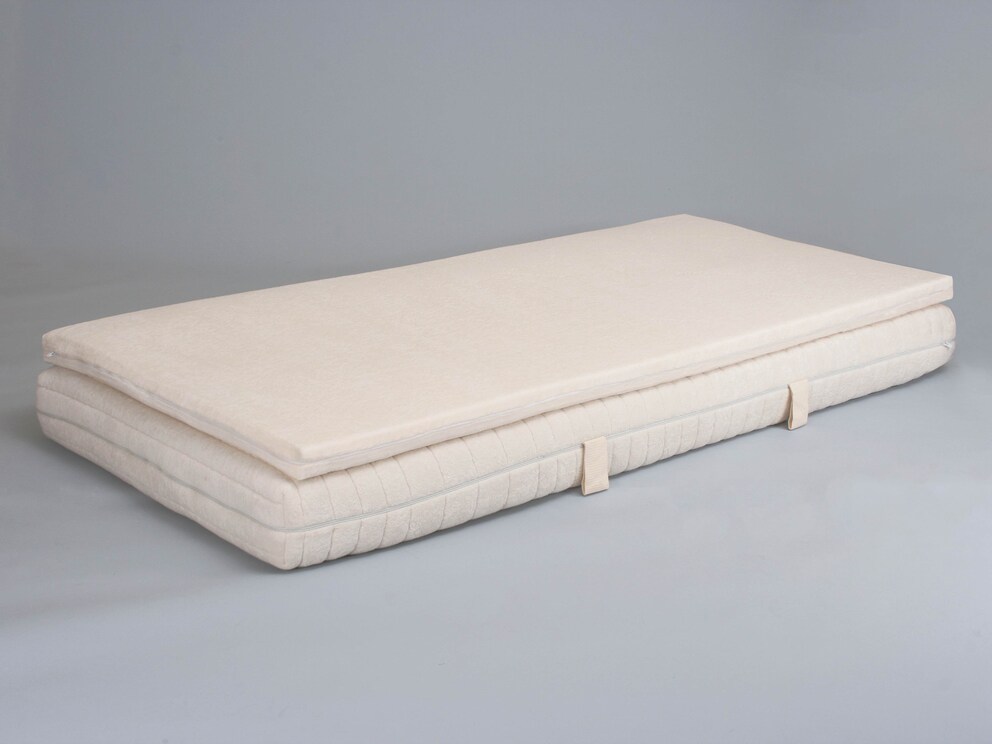 Le surmatelas en fibres de coco repose parfaitement sur votre matelas