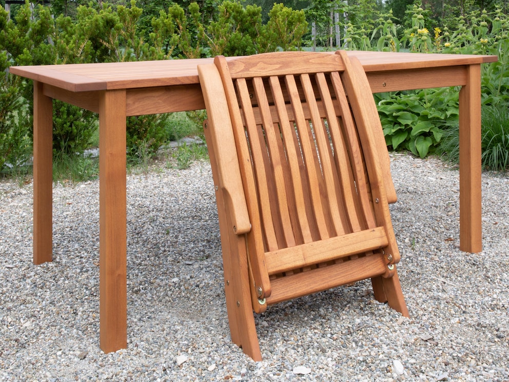 Die Gartenklappstühle lassen sich einfach und praktisch verstauen