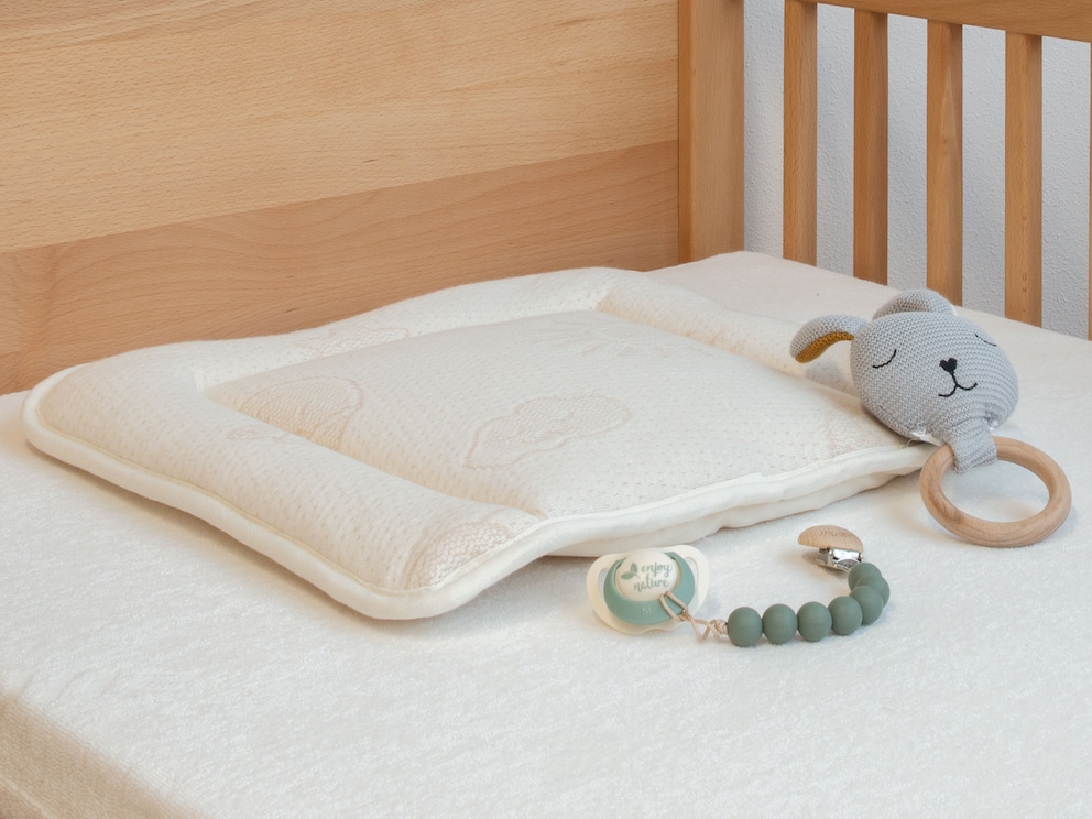 Het platte kussen biedt een optimaal ligvlak voor uw baby