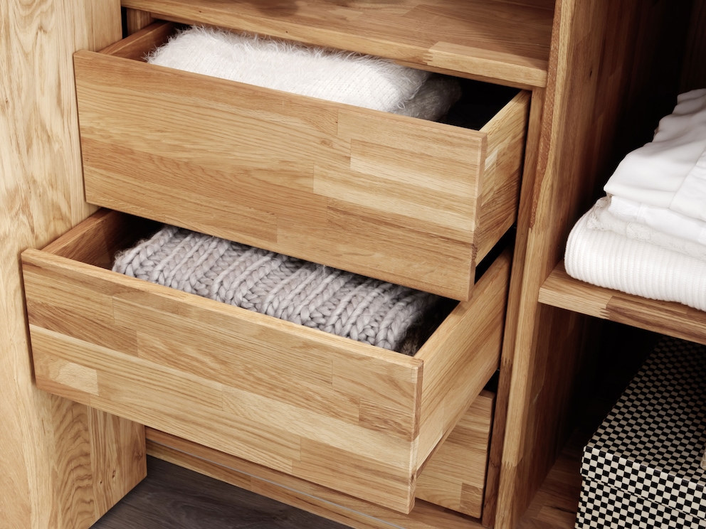 Schubladen in griffloser Optik mit Push-and-Pull-Öffnung