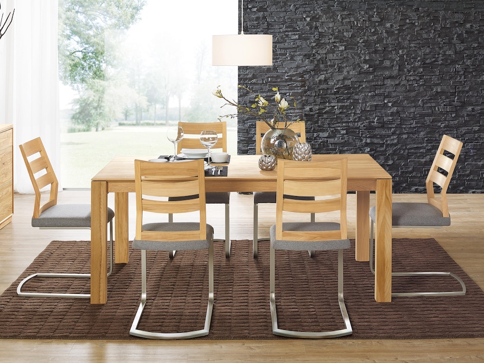 Deze comfortabele sledestoel met driedelige rugleuning nodigt uit tot verpozen