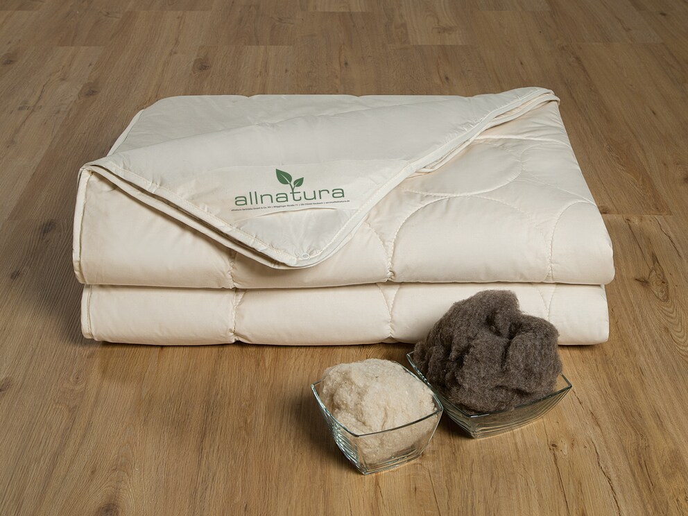 Zwaarder dekbed gevuld met 100 % kasjmier, lichter dekbed met 100 % biologische tussah zijde