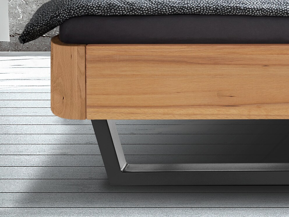 « Svariata-Acero » avec cadre de lit élégamment arrondi