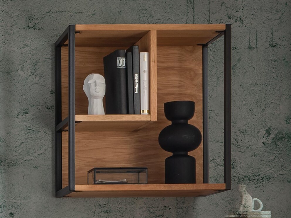 Wandregal im Industrial Design, mit origineller Aufteilung