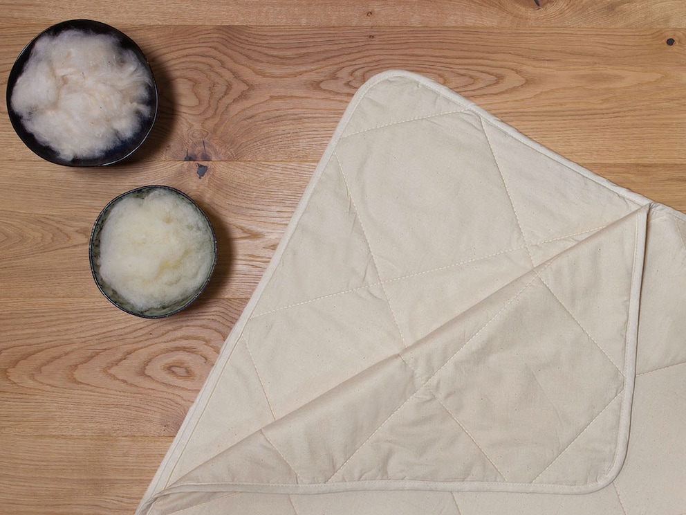 50 % kapok en 50 % scheerwol afkomstig van gecontroleerde biologische veehouderij