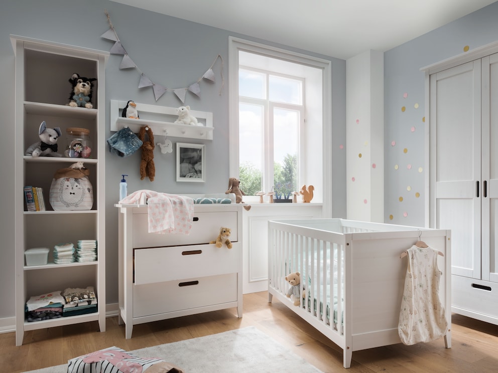 Étagère droite au design jeune et moderne avec beaucoup d'espace de rangement