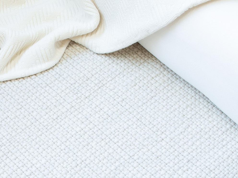 La structure particulière du tissage donne au tapis un toucher unique