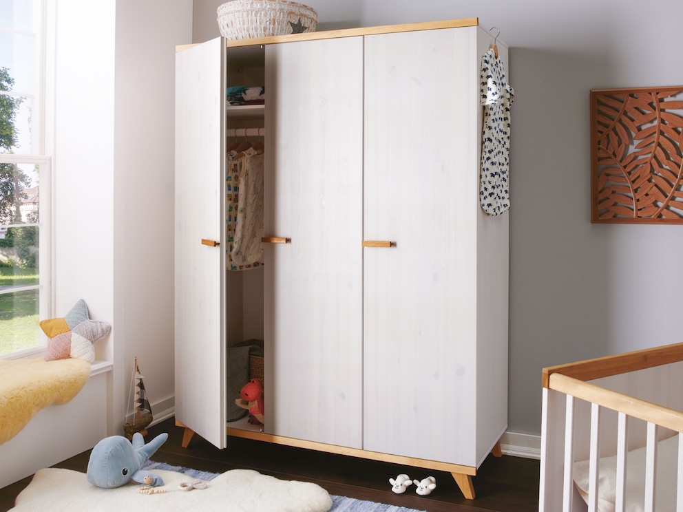 Armoire Lunda en pin massif dans un style frais et scandinave