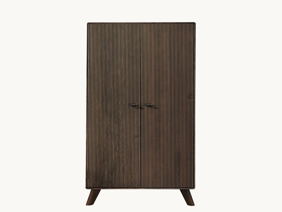 Elegante highboard van massief kernbeukenhout met een warme tabaksfinish - hier variant 01