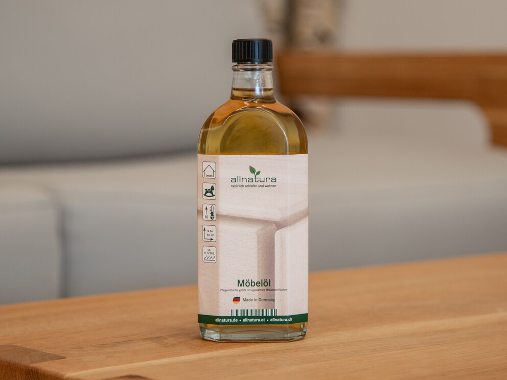 Samenstelling van plantaardige oliën en harsen voor de bescherming van uw massief houten meubelen