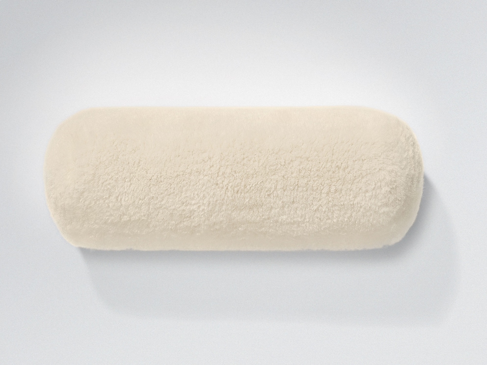 Le tannage végétal donne à la peau d'agneau une teinture blanche naturelle