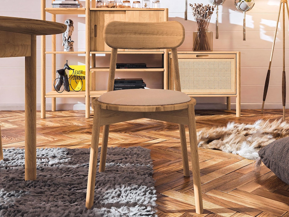 De minimalistische, gebogen rugleuning zorgt voor optimaal zitcomfort