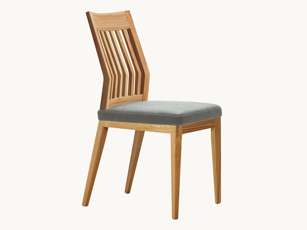 Tijdloos, eenvoudig en elegant met houten frame, rugleuning in levendig kernbeuken en echt lederen bekleding in grijs