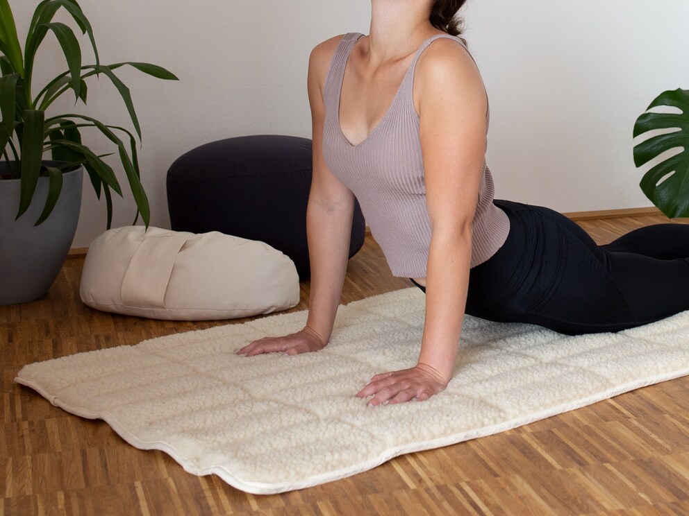 Tapis de yoga antidérapant « Pecora » avec garnissage en laine vierge de mouton souple et dessus en fibres de laine