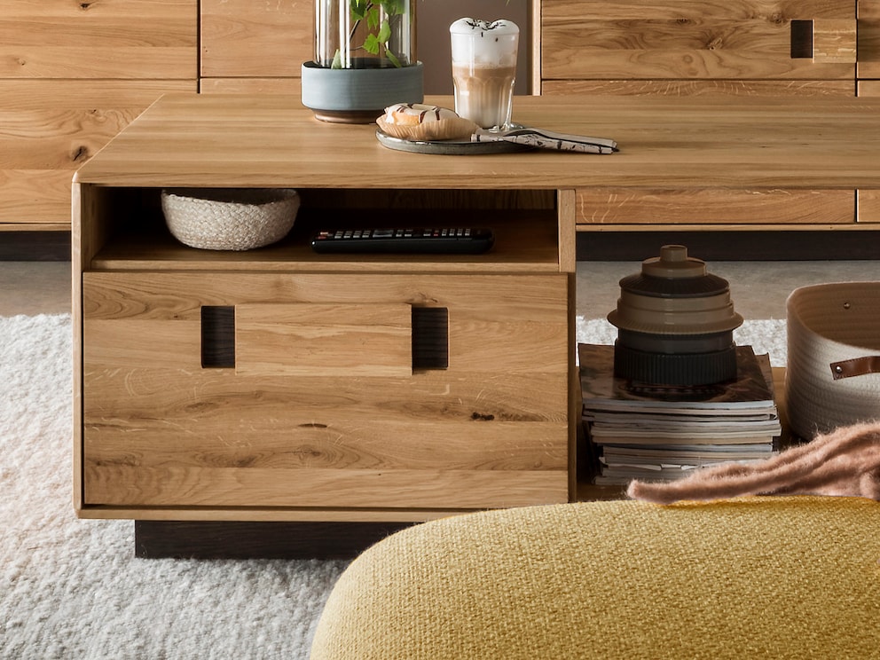 Au-dessus du tiroir spacieux se trouve un compartiment de rangement pratique.