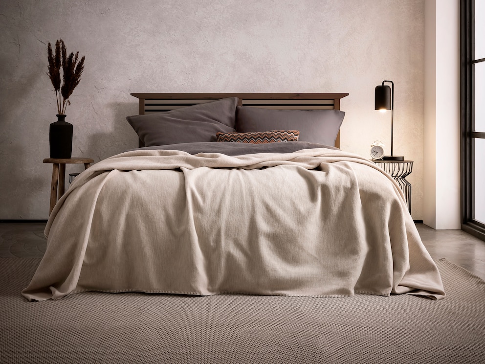 Miscela sprei in doubleface look - hier getoond als throw in beige