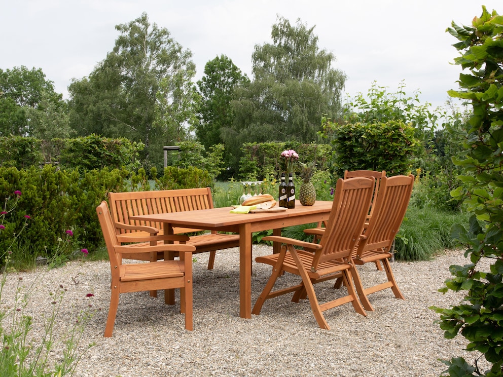 Wählen Sie Ihr Lieblingsset für gemütliche Stunden, im Bild Gartenmöbel-Set 03 mit ausgezogenem Tisch