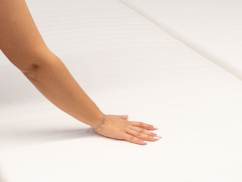 Punktelastische Naturlatex-Schichten kombiniert mit fest-elastischen Kokosschichten