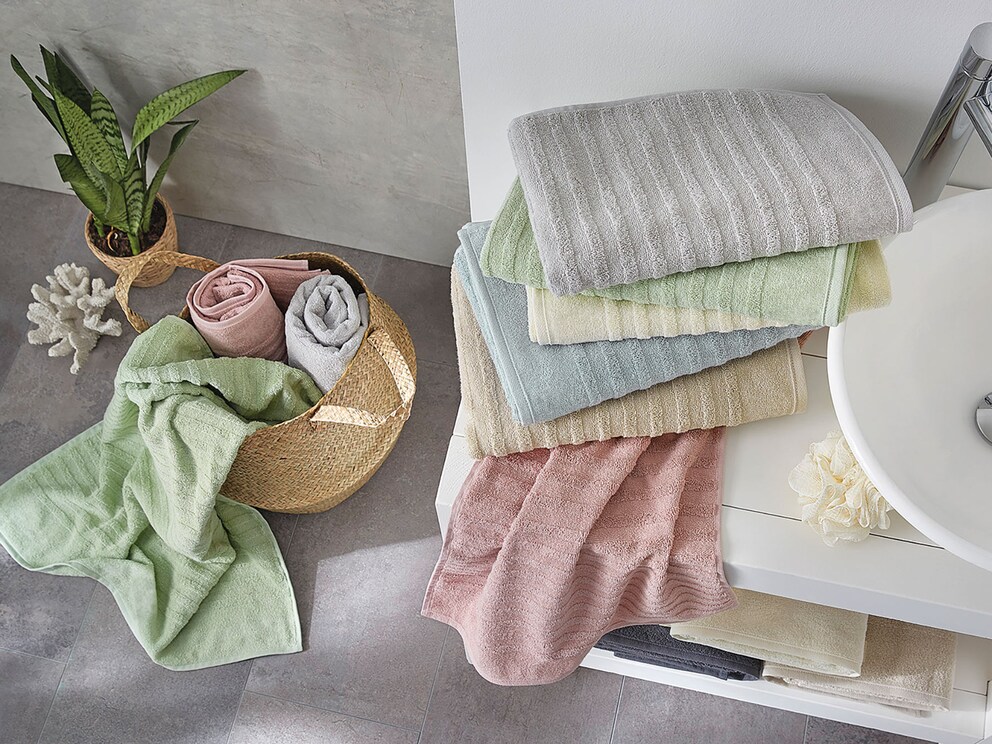 « Pastello » - une serviette de toilette duveteuse avec bandes structurées
