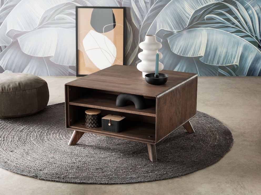 La variante carrée offre deux larges tablettes sur un côté...