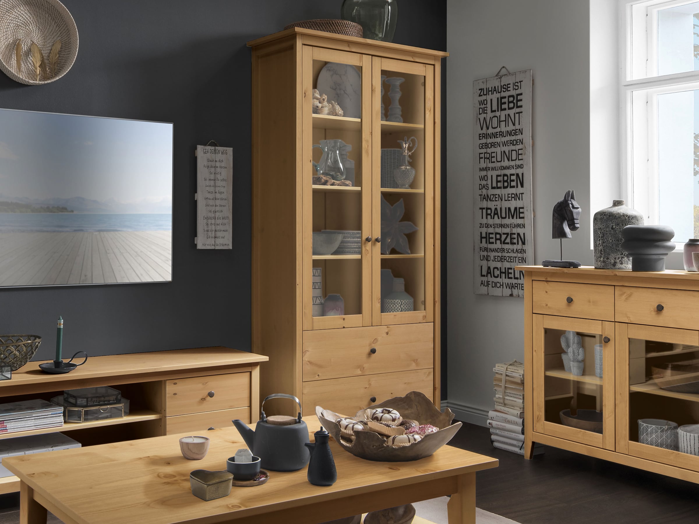 Vitrine "Tusa" | gelaugt/geölt | Manufakturqualität | Vegan