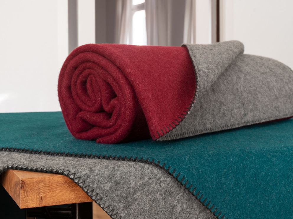 Schapenscheerwollen deken van natuurlijk haar Multa van behaaglijk merino schapenscheerwol in trendy omkeerbare look
