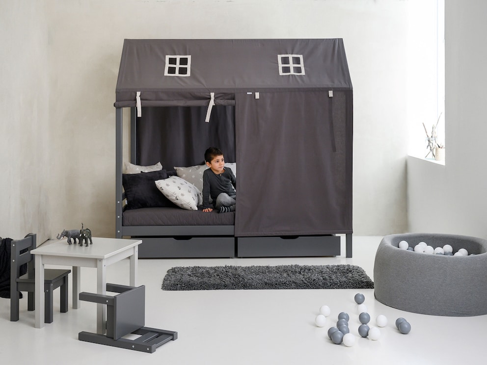 Met zijn grijsgelakte oppervlak zorgt Colorino voor een mooi kleurcontrast in de kinderkamer
