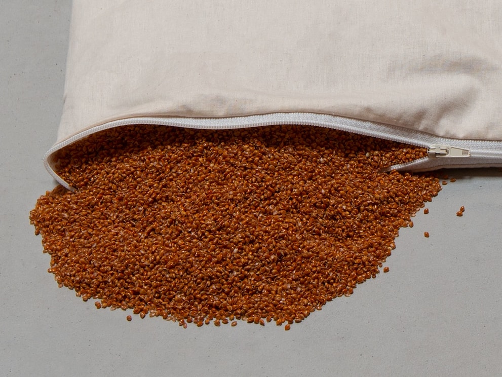 Voedingskussen met gierstschillen uit biologische teelt - aangenaam zacht en stabiel van vorm voor een bijzonder zorgzame houding bij het geven van borstvoeding