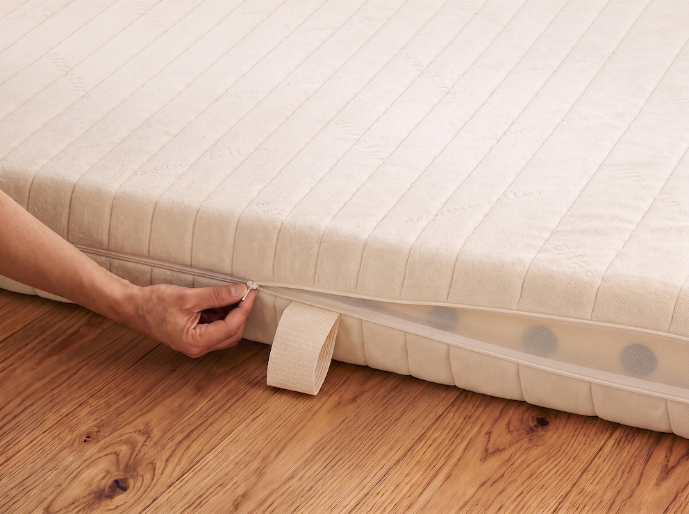 Ritssluiting rond de volledige matras om de tijk gemakkelijker van de matras nemen voor het onderhoud