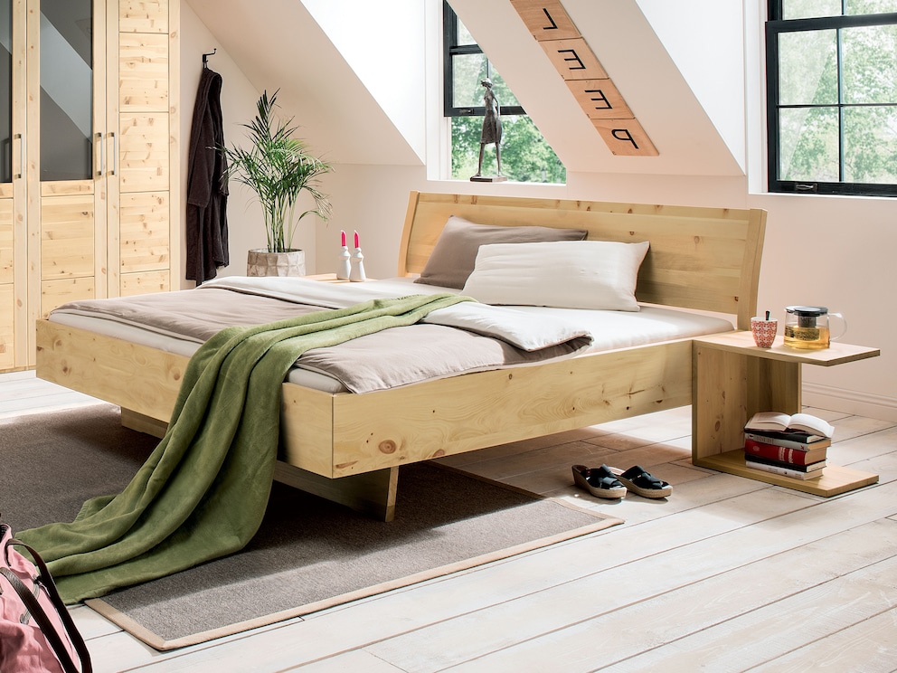 Massivholzbett Tanara in aromatischem Zirbenholz - leichte Eleganz für Ihr Schlafzimmer
