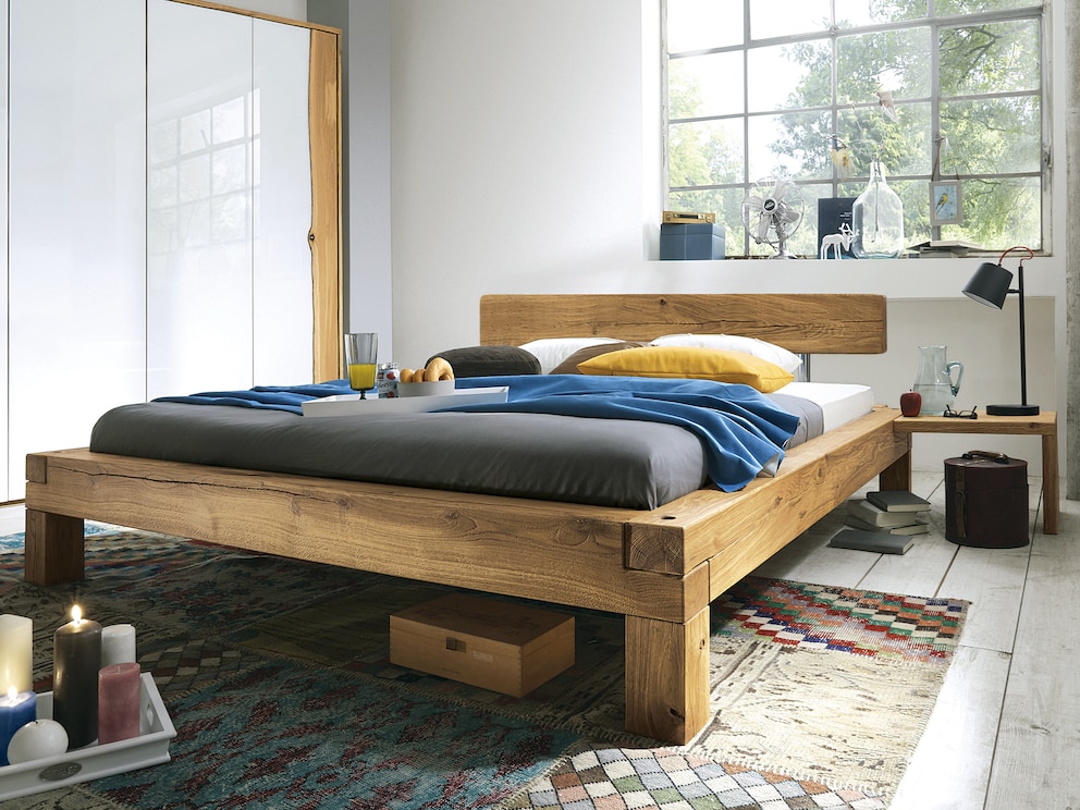 Lit poutre « Madea » avec table de nuit assortie et armoire à portes battantes « Avola »