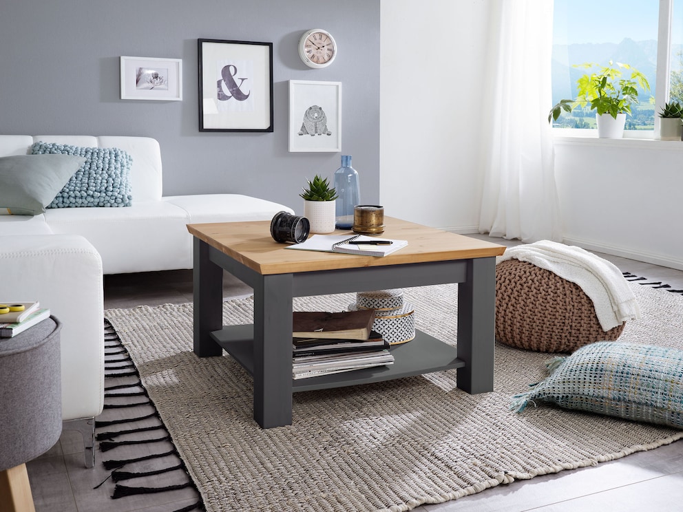 Hier de vierkante salontafel in modern koel antraciet