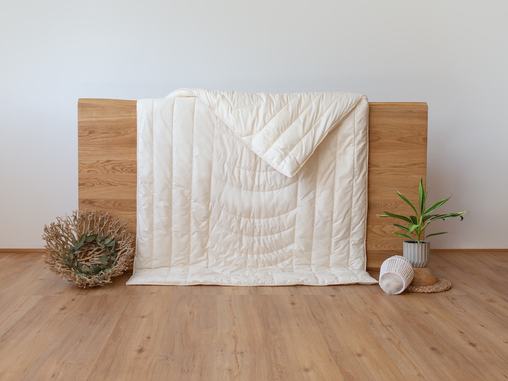 Ausgleichendes Tencel, umhüllt von sanft glänzendem Edelsatin - Ihre ideale Winterdecke!