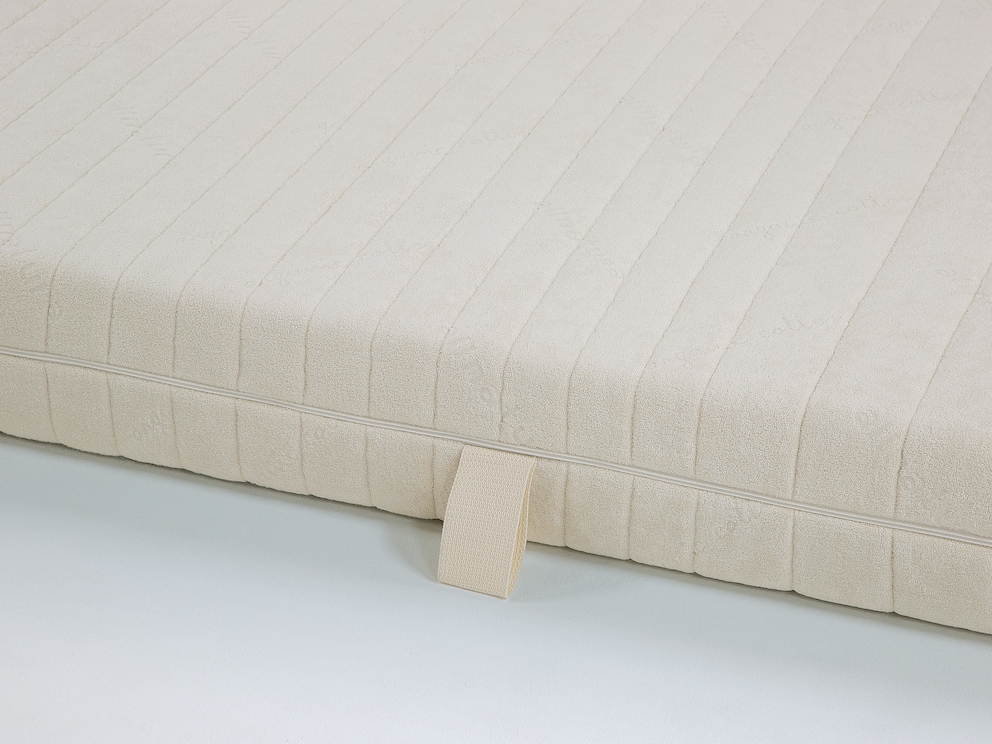 4 keerlussen vergemakkelijken het draaien en keren van de matras