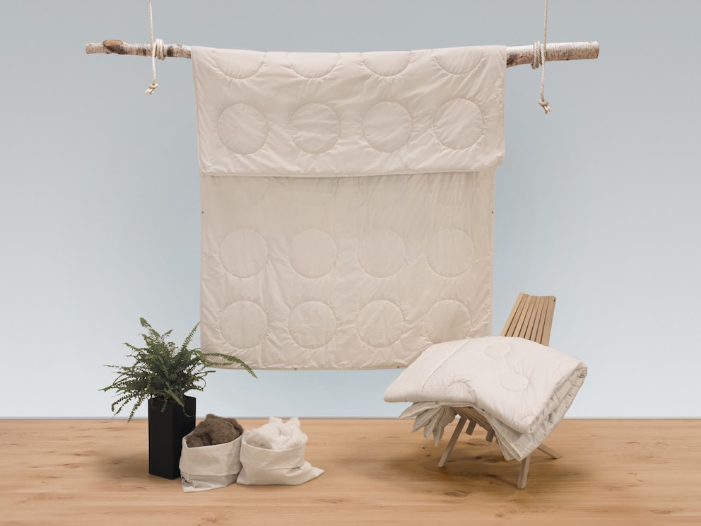 Combinaison extra légère de soie bio et de duvet de chameau rafraîchissants