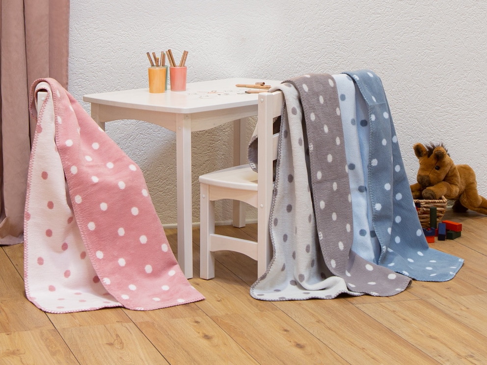 Pour se blottir, jouer ou se défouler - cette couverture douillette en coton bio de qualité AB est un essentiel de toute chambre d'enfant