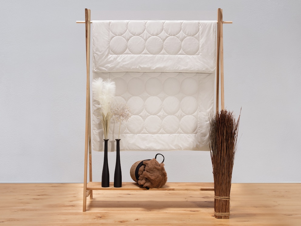 Couette agréablement légère avec duvet de chameau, une fibre thermorégulatrice naturelle
