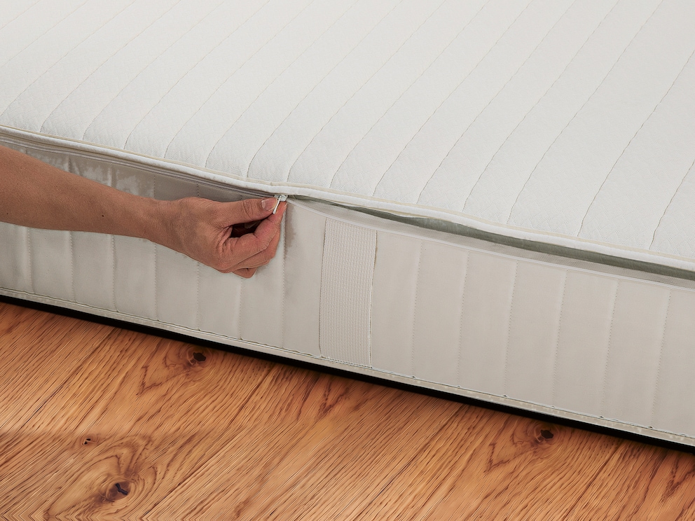 Ritssluiting rond de volledige matras om de tijk gemakkelijker van de matras nemen voor het onderhoud