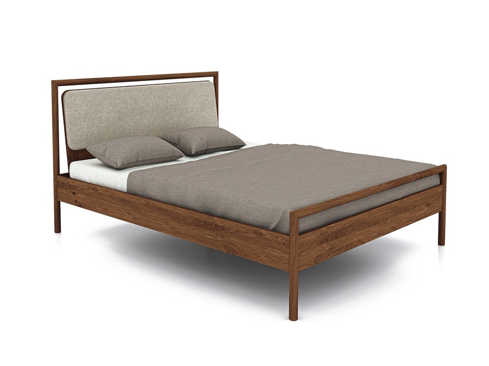 Lit en bois massif « Serea », chêne sauvage moka, tête de lit recouverte de lin beige