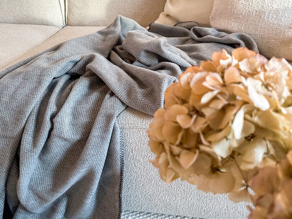 Kuschelig weiche Kuscheldecke aus Baumwolle und Schafschurwolle
